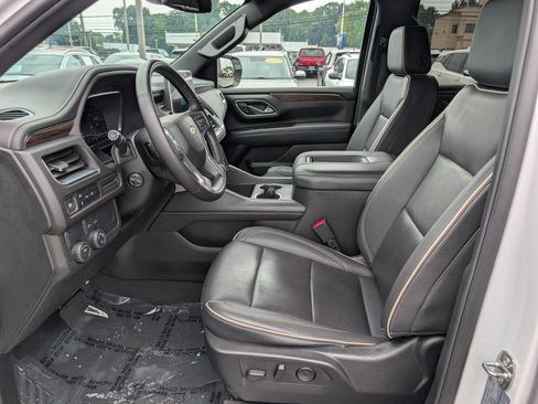 Used 2024 Chevrolet Suburban Premier RWD image 20