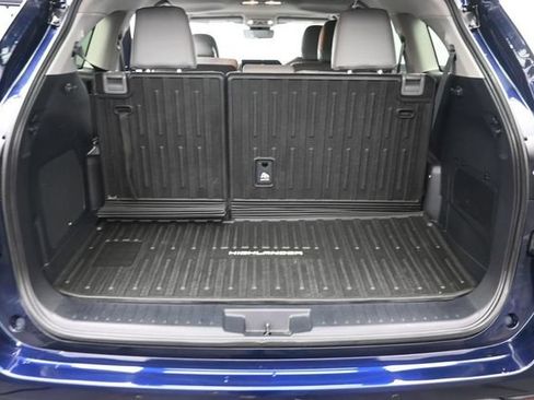 Certified 2024 Toyota Highlander Limited AWD/4WD image 22