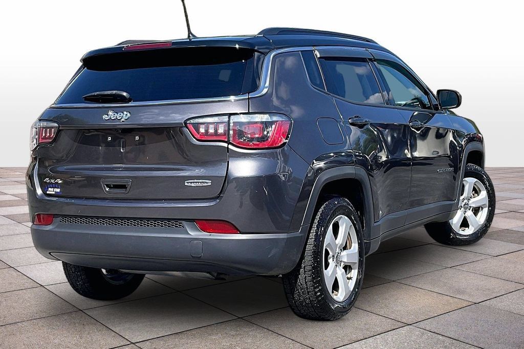 Used 2018 Jeep Compass Latitude w/ Cold Weather Group AWD/4WD image 12