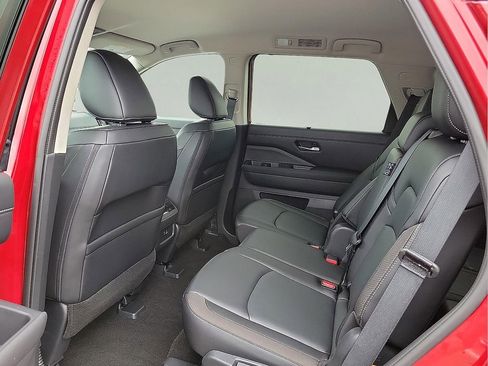 Used 2024 Nissan Pathfinder SL image 10