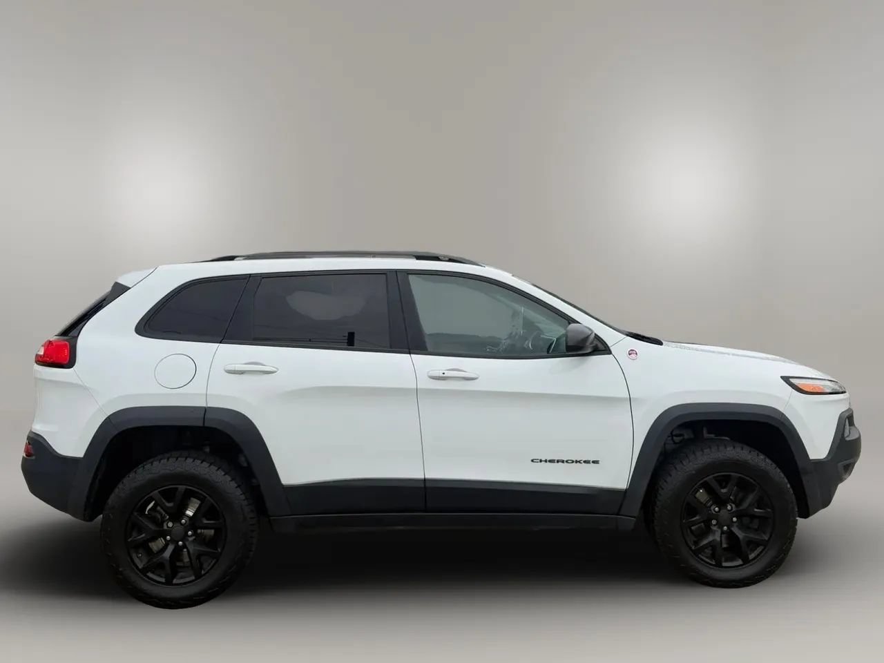 Used 2017 Jeep Cherokee Trailhawk w/ Comfort/Convenience Group AWD/4WD image 8