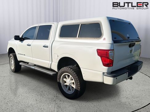 Used 2018 Nissan Titan SL AWD/4WD image 9