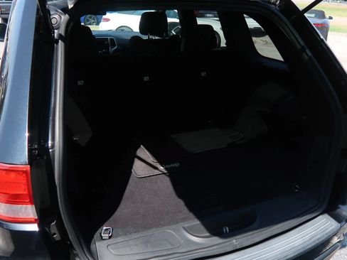 Used 2012 Jeep Grand Cherokee Laredo w/ Laredo E Group AWD/4WD image 14