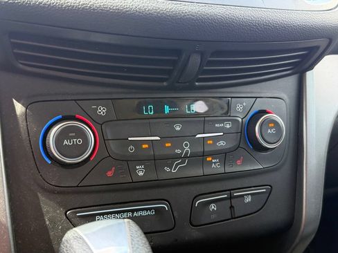 Used 2017 Ford Escape SE w/ SE Cold Weather Package FWD image 27