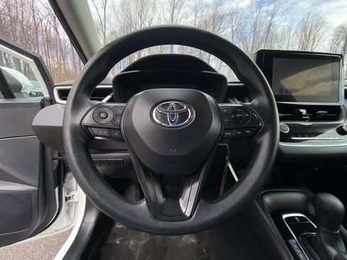 Used 2025 Toyota Corolla LE image 25