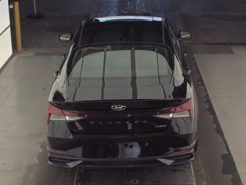 Used 2021 Hyundai Elantra Limited image 8