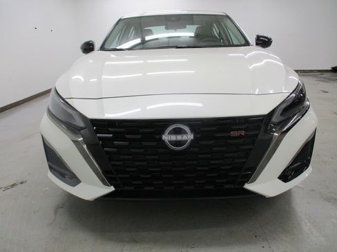 New 2025 Nissan Altima 2.5 SR image 2