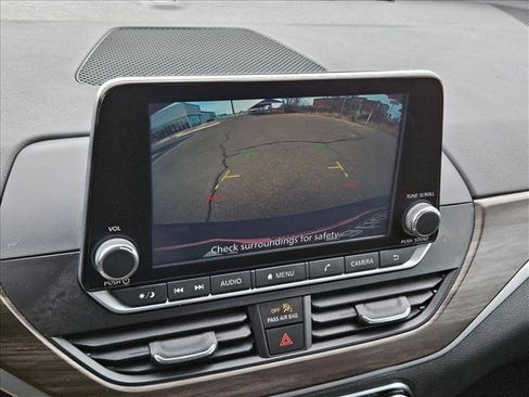 Used 2024 Nissan Altima 2.5 SV image 15