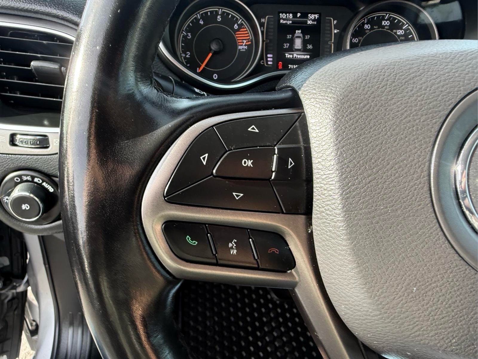 Used 2019 Jeep Cherokee Latitude Plus w/ Cold Weather Group AWD/4WD image 26