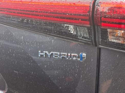 Used 2021 Toyota Highlander LE FWD image 4