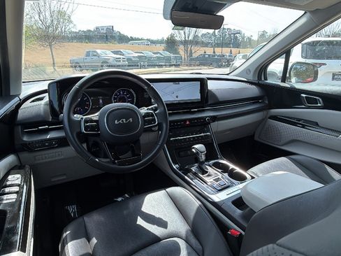 Used 2023 Kia Carnival EX image 24