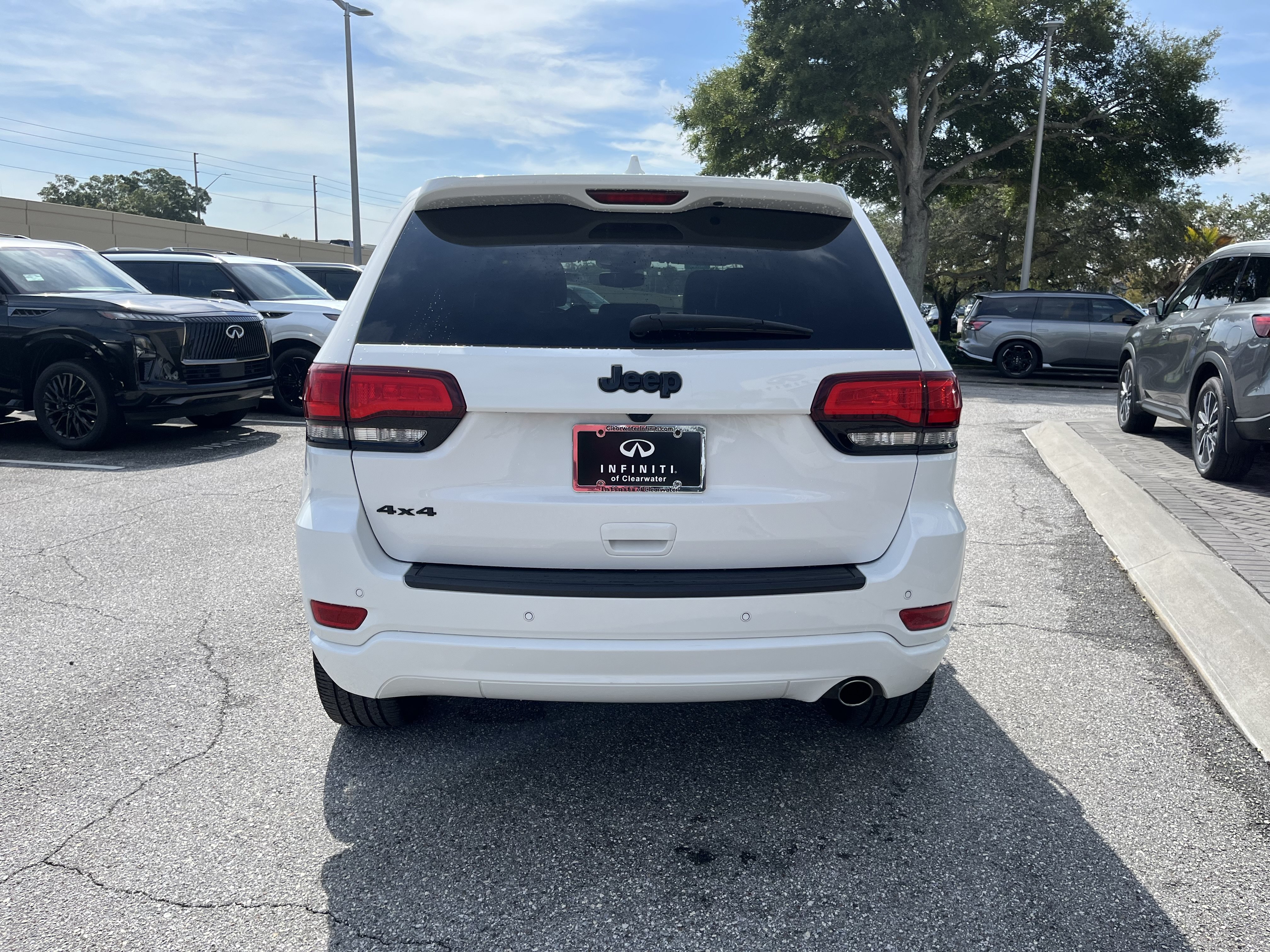 Used 2019 Jeep Grand Cherokee Altitude AWD/4WD image 7