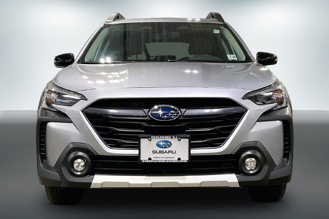 Used 2025 Subaru Outback Limited AWD/4WD image 2