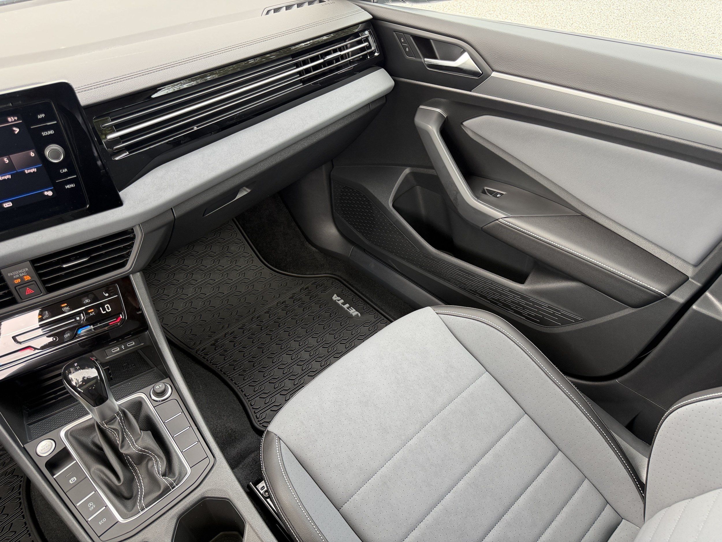 New 2026 Volkswagen Jetta SE FWD image 16