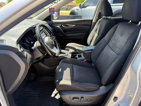 Used 2020 Nissan Rogue SV w/ Premium Package FWD image 10