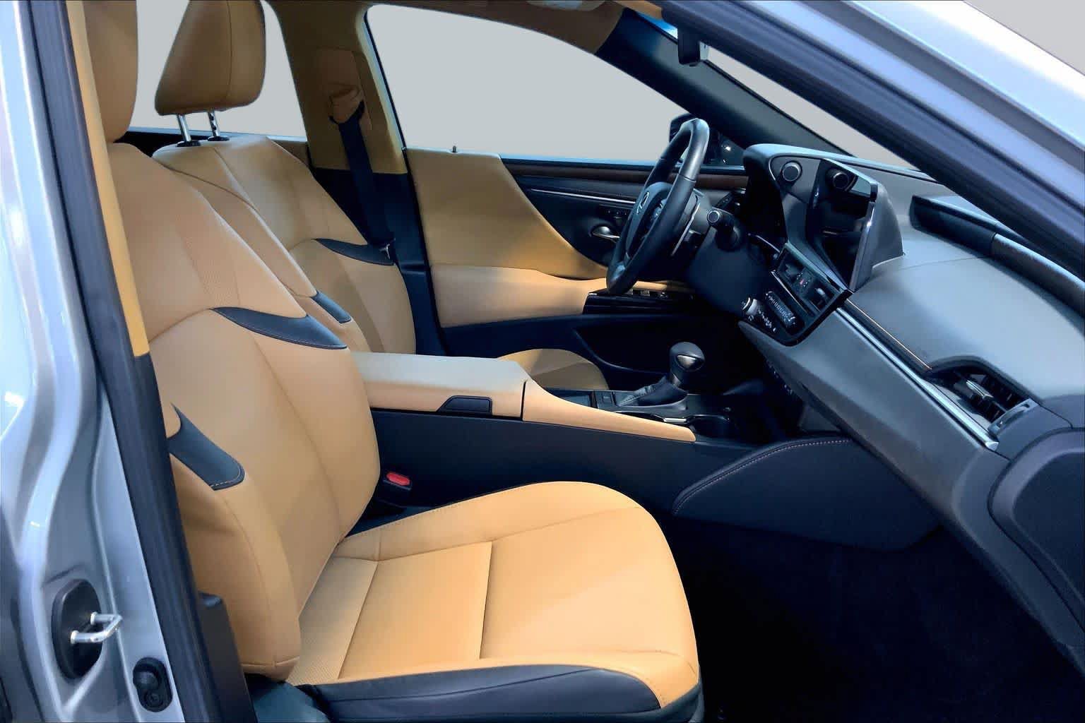Used 2025 Lexus ES 350 w/ Accessory Package (Z1) FWD image 8