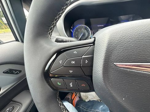 Used 2024 Chrysler Pacifica Limited w/ S Appearance Package FWD image 22