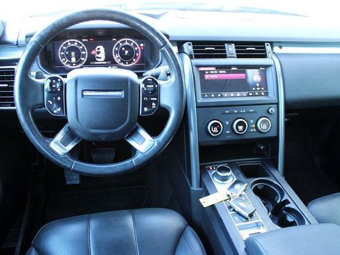 Used 2020 Land Rover Discovery Landmark image 15