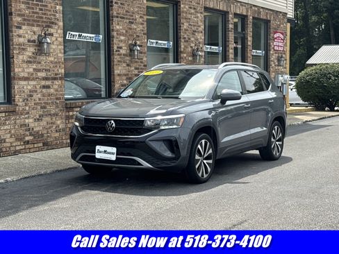 Used 2023 Volkswagen Taos SE AWD/4WD image 1