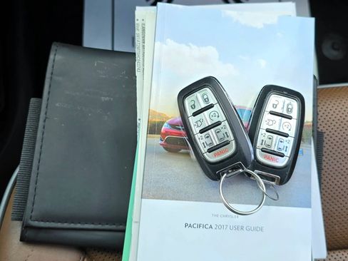 Used 2017 Chrysler Pacifica Limited FWD image 63