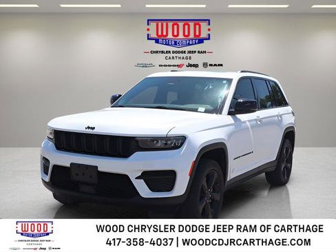 Used 2024 Jeep Grand Cherokee Altitude AWD/4WD image 8
