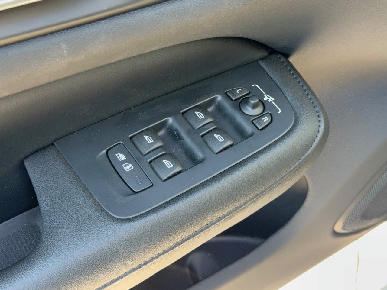 Used 2024 Volvo S60 B5 Plus w/ Climate Package FWD image 15