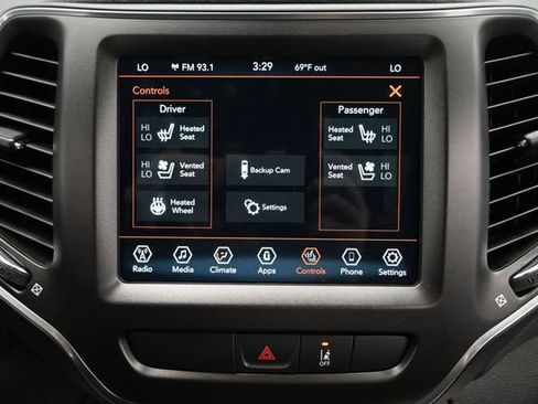 Used 2022 Jeep Cherokee Trailhawk w/ Premium Leather Package AWD/4WD image 17