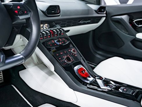 Used 2016 Lamborghini Huracan LP 610-4 image 32