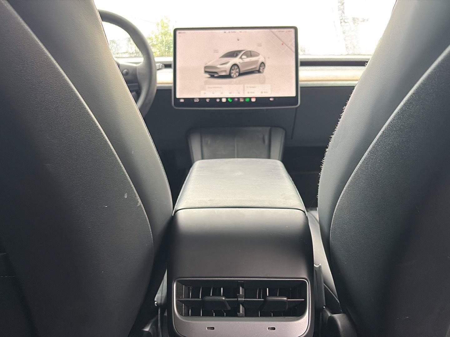 Used 2022 Tesla Model Y Long Range AWD/4WD image 26