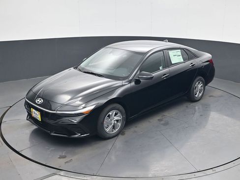 New 2026 Hyundai Elantra SE image 13