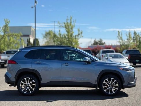 Used 2024 Toyota Corolla Cross XLE w/ Convenience Package image 6