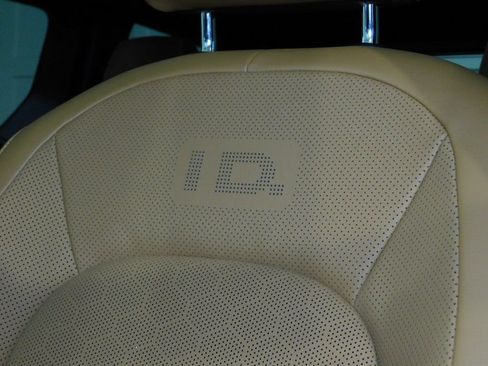 Used 2025 Volkswagen ID. Buzz 1st Edition image 39