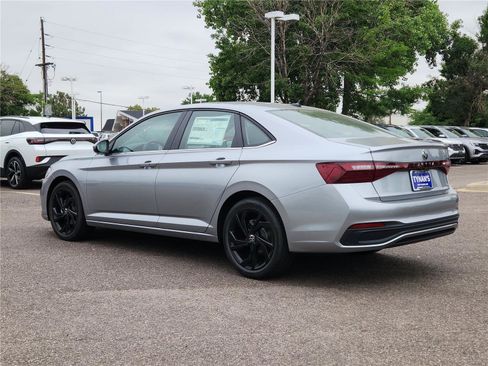 New 2025 Volkswagen Jetta SE image 5