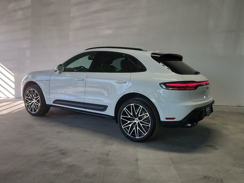 New 2026 Porsche Macan AWD/4WD image 3