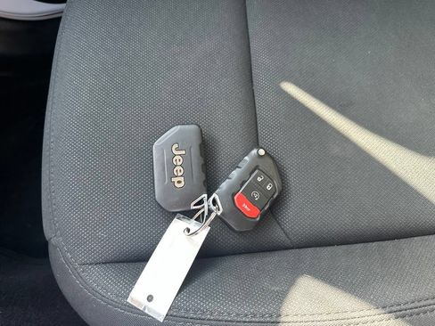 Used 2020 Jeep Gladiator Sport AWD/4WD image 22