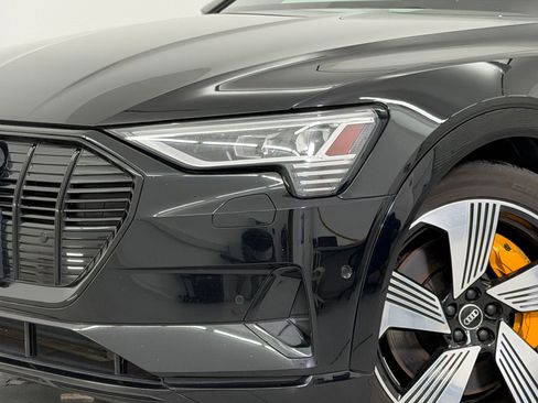 Used 2022 Audi e-tron Premium Plus w/ Premium Plus Package image 11