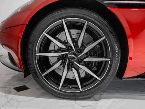 Used 2017 Aston Martin DB11 V12 image 4