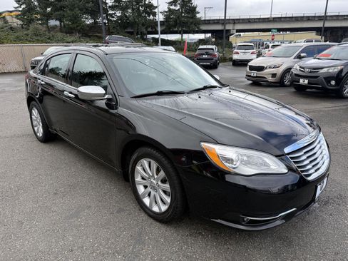 Used 2014 Chrysler 200 Limited image 3
