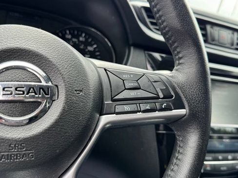 Used 2019 Nissan Rogue SV AWD/4WD image 18