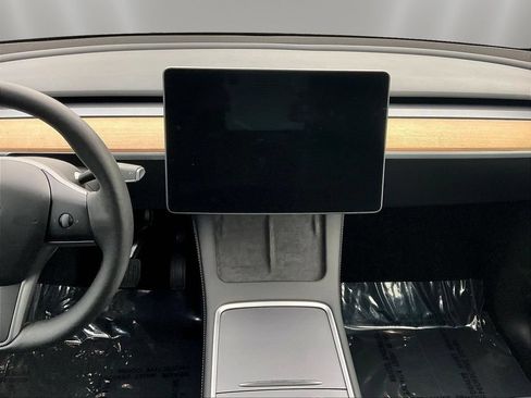 Used 2024 Tesla Model Y Long Range AWD/4WD image 9