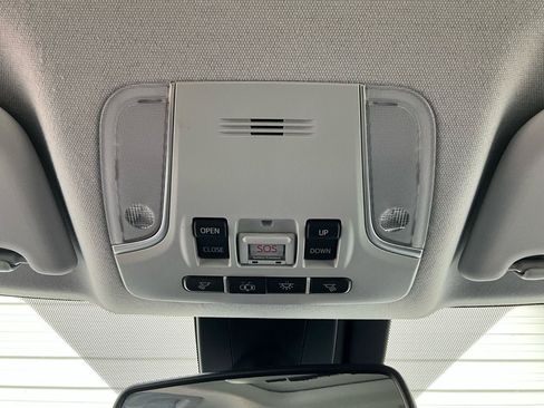 Used 2017 Toyota Prius Four w/ Premium Convenience Package image 15