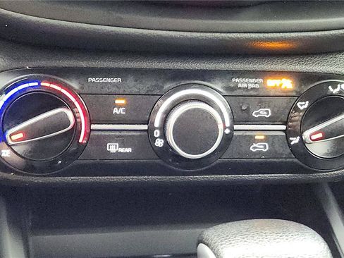 Used 2023 Kia Soul LX image 31