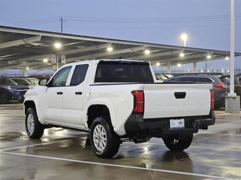 Used 2024 Toyota Tacoma SR image 3