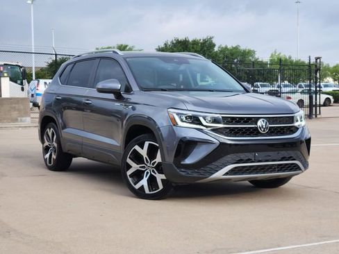 Used 2022 Volkswagen Taos SEL AWD/4WD image 2