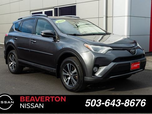 Used 2018 Toyota RAV4 XLE image 1