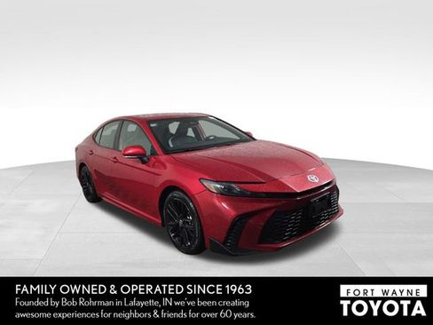 Used 2025 Toyota Camry SE FWD image 4