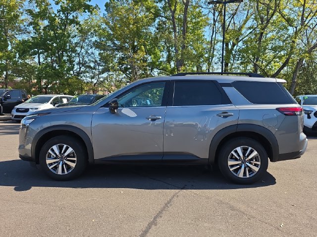 Used 2026 Nissan Pathfinder SL FWD image 2