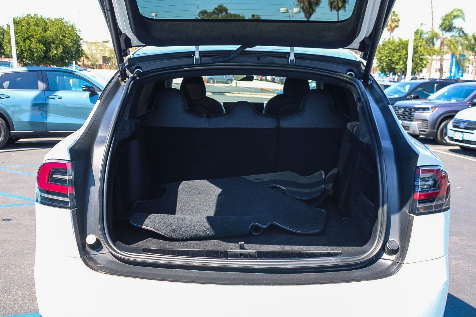 Used 2023 Tesla Model X AWD/4WD image 27