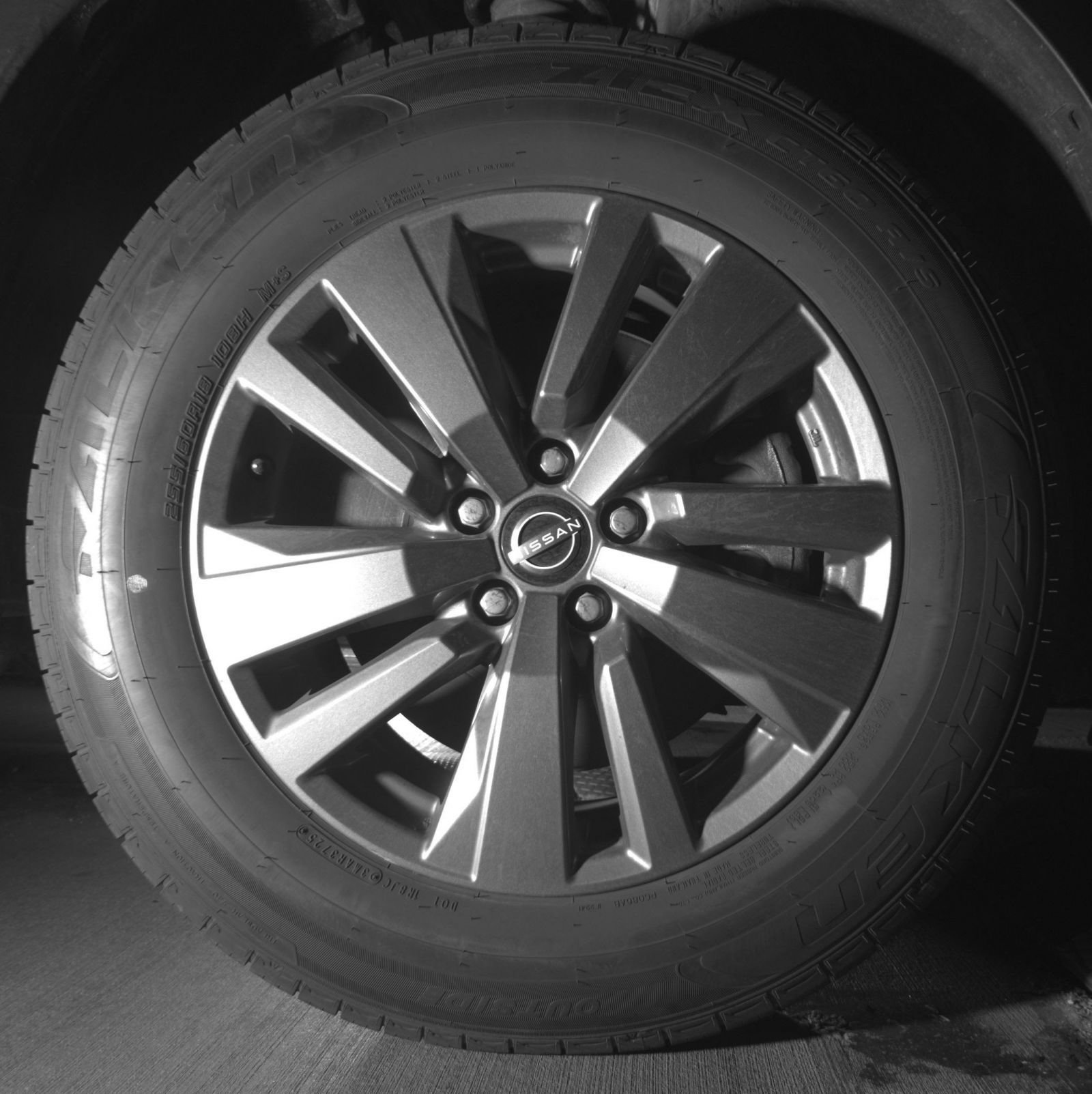 Used 2025 Nissan Pathfinder SV FWD image 15