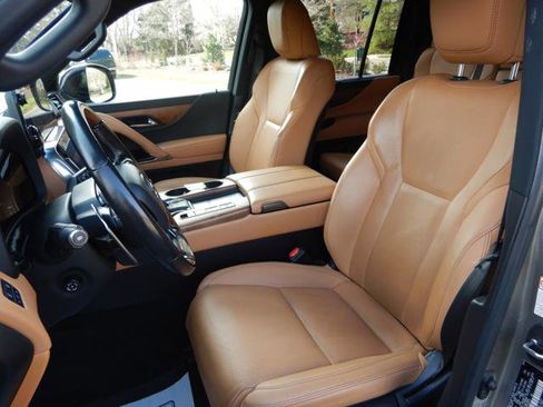 Used 2023 Lexus LX 600 4WD w/ Appearance Package image 12